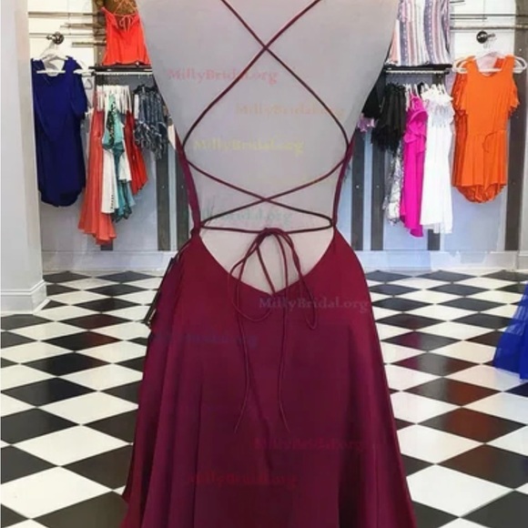 Chic Red Satin Mini Dress New w/o Tags - Picture 4 of 4